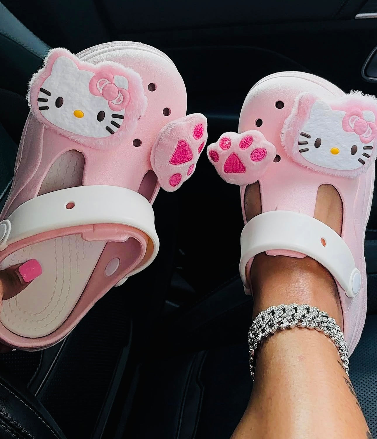 hello kitty clongs